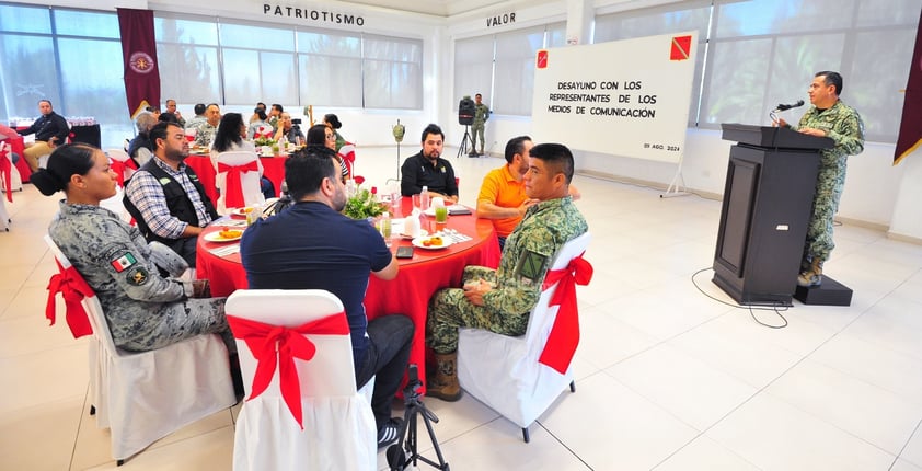 Elementos de la Sedena y la Guardia Nacional realizaron una breve demostración de sus actividades.