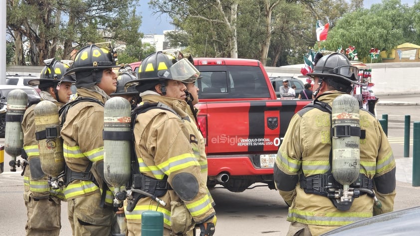 Al instante se activaron los protocolos de emergencia de la tienda para realizar la evacuación ordenada de clientes y personal.