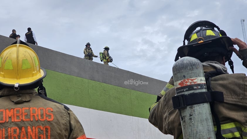 Al instante se activaron los protocolos de emergencia de la tienda para realizar la evacuación ordenada de clientes y personal.