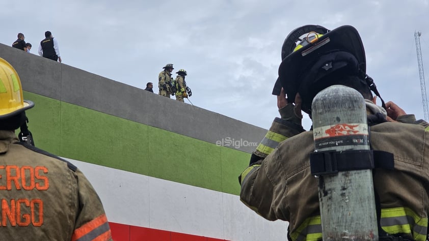 Al instante se activaron los protocolos de emergencia de la tienda para realizar la evacuación ordenada de clientes y personal.