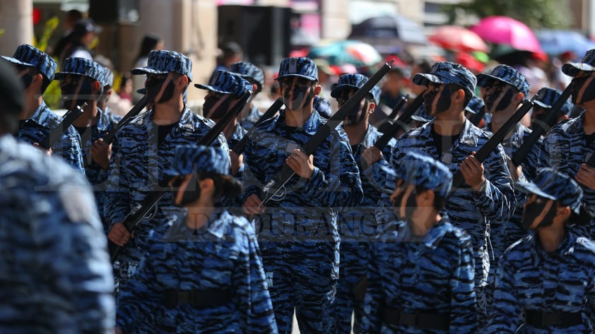 Duranguenses disfrutan del desfile cívico-militar