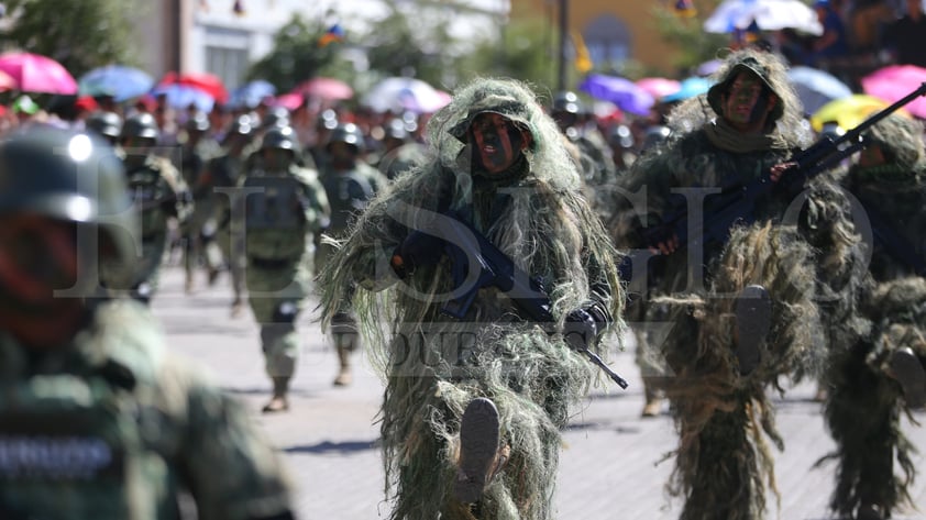 Duranguenses disfrutan del desfile cívico-militar