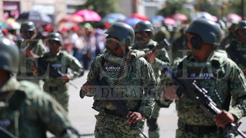 Duranguenses disfrutan del desfile cívico-militar