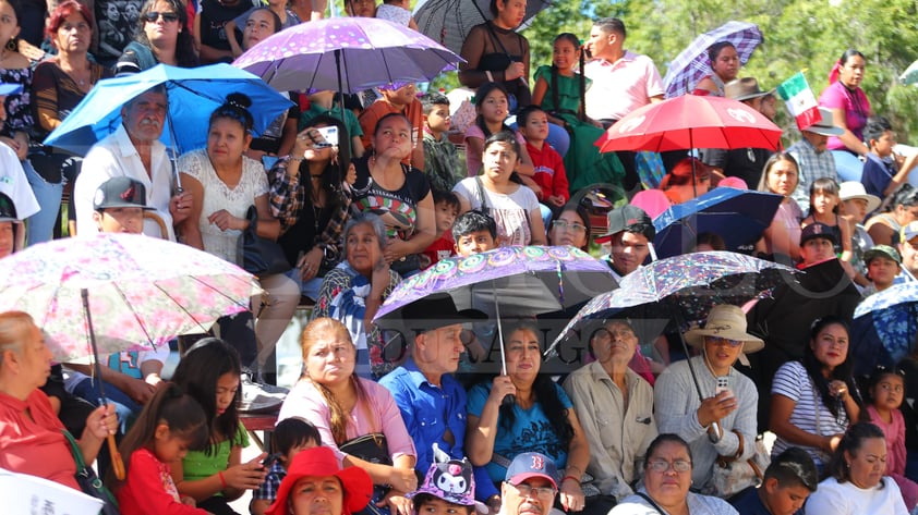 Duranguenses disfrutan del desfile cívico-militar