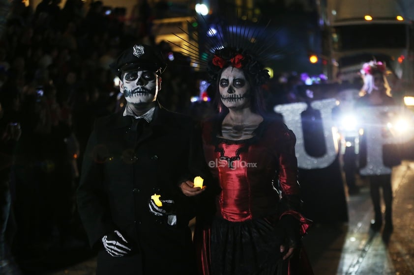 La avenida 20 de Noviembre se transformó en un vibrante escenario lleno de vida, color y tradición con la celebración del Día de Muertos