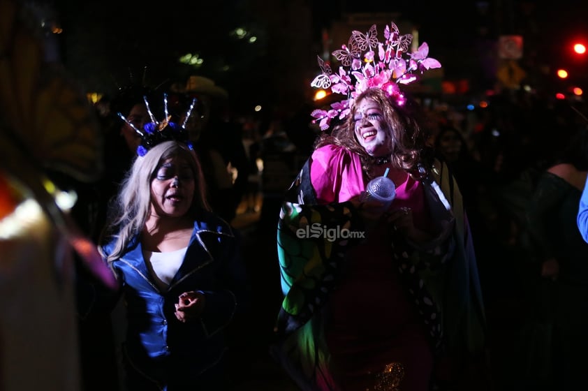 La avenida 20 de Noviembre se transformó en un vibrante escenario lleno de vida, color y tradición con la celebración del Día de Muertos