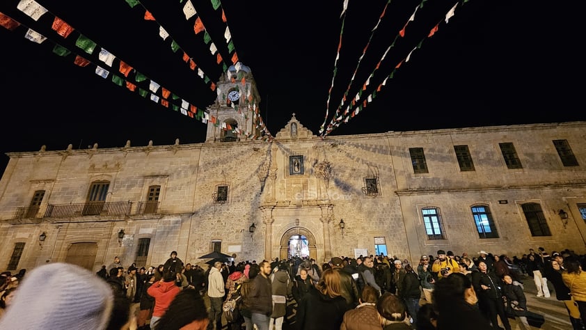 Cientos de duranguenses se congregaron en el Santuario de Nuestra Señora de Guadalupe para las tradicionales mañanitas a la Virgen de Guadalupe