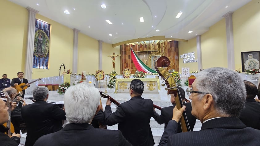 Cientos de duranguenses se congregaron en el Santuario de Nuestra Señora de Guadalupe para las tradicionales mañanitas a la Virgen de Guadalupe