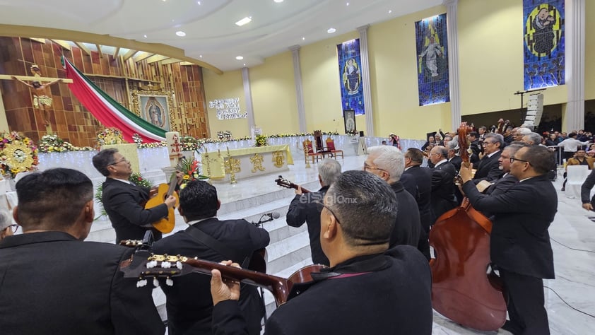 Cientos de duranguenses se congregaron en el Santuario de Nuestra Señora de Guadalupe para las tradicionales mañanitas a la Virgen de Guadalupe