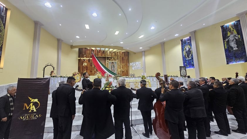 Cientos de duranguenses se congregaron en el Santuario de Nuestra Señora de Guadalupe para las tradicionales mañanitas a la Virgen de Guadalupe