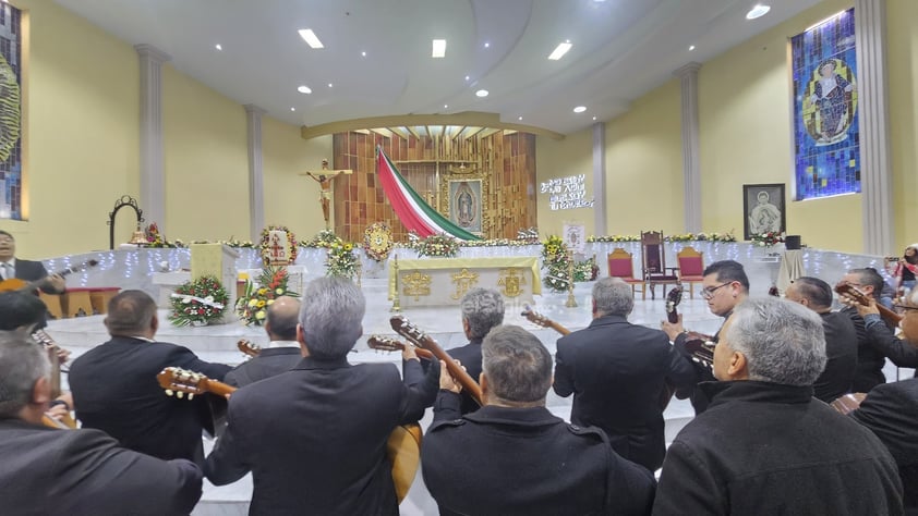 Cientos de duranguenses se congregaron en el Santuario de Nuestra Señora de Guadalupe para las tradicionales mañanitas a la Virgen de Guadalupe