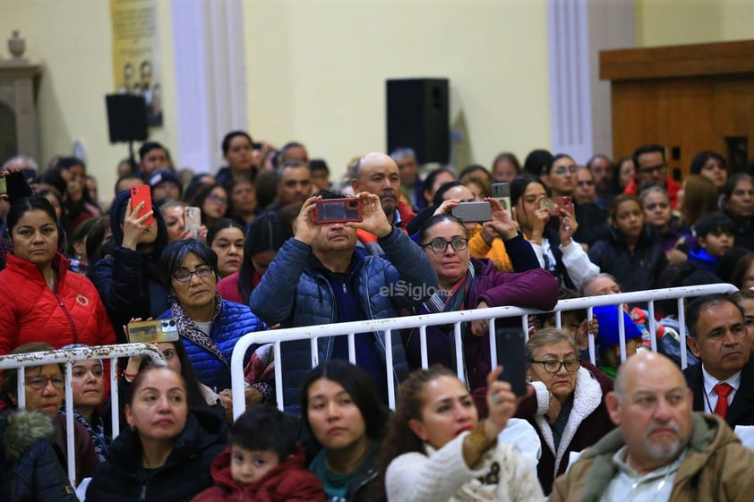 Cientos de duranguenses se congregaron en el Santuario de Nuestra Señora de Guadalupe para las tradicionales mañanitas a la Virgen de Guadalupe