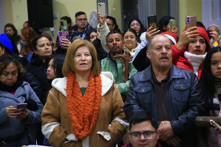 Cientos de duranguenses se congregaron en el Santuario de Nuestra Señora de Guadalupe para las tradicionales mañanitas a la Virgen de Guadalupe