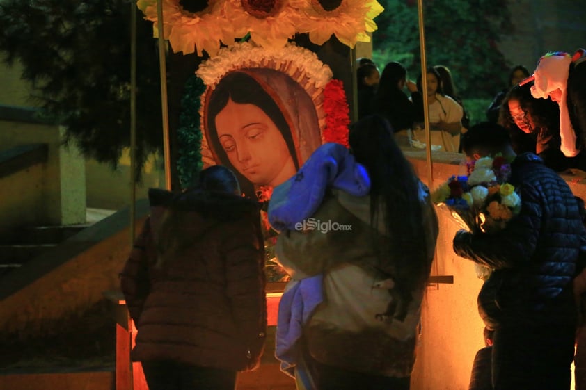 Cientos de duranguenses se congregaron en el Santuario de Nuestra Señora de Guadalupe para las tradicionales mañanitas a la Virgen de Guadalupe