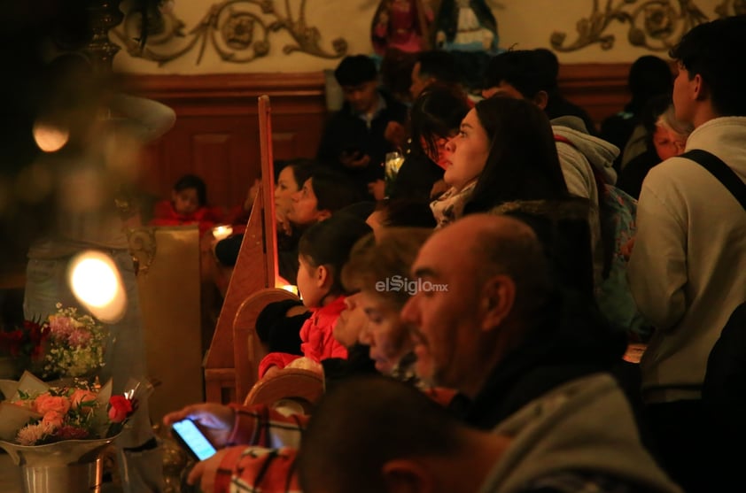 Cientos de duranguenses se congregaron en el Santuario de Nuestra Señora de Guadalupe para las tradicionales mañanitas a la Virgen de Guadalupe