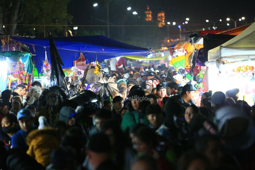 Cientos de duranguenses se congregaron en el Santuario de Nuestra Señora de Guadalupe para las tradicionales mañanitas a la Virgen de Guadalupe