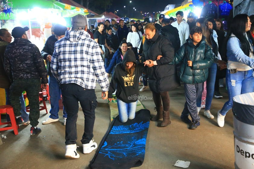 Cientos de duranguenses se congregaron en el Santuario de Nuestra Señora de Guadalupe para las tradicionales mañanitas a la Virgen de Guadalupe