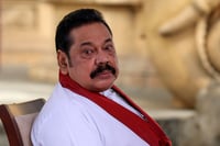 Primer ministro de Sri Lanka renuncia a su cargo tras choques y semanas de protestas