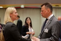 UE apoya ampliación de la OTAN y prepara gastos militares