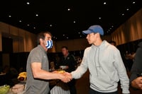 'Chucky' Lozano sorprende con su visita a los Tuzos antes del juego contra el América