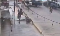 VIDEO: Sicarios huyen, se escuchan las balaceras y a civiles tratando de resguardarse en Sonora