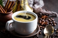 Café y aceite de oliva, mezcla para combatir la acidez