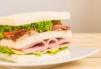 Qué pasa si cenas sándwich de jamón con frecuencia