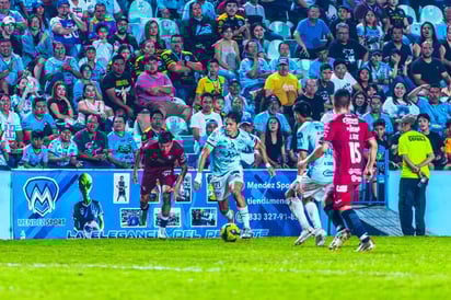 Oteo presenta un gran control de balón y un perfil aguerrido que es capaz de marcar a cualquier elemento ofensivo.