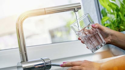 Cuidado.Existen diferentes enfermedades que son transmitidas por consumir agua en mal estado.