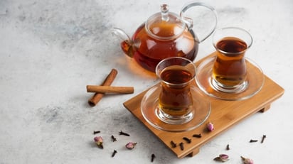 Puede ayudar a aliviar los síntomas de la gripe, como el dolor de cabeza, los escalofríos y la fiebre.