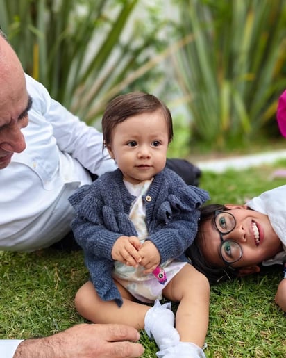 La pequeña Regina estuvo muy consentida por sus familiares.