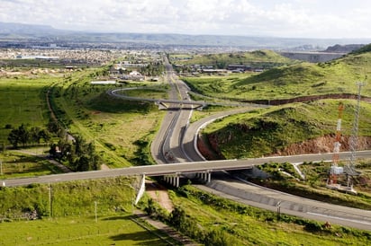 Opción. Los viajes en carreteras son los más frecuentes en vacaciones debido a la seguridad, comodidad y bajo costo.