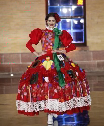 Traje ganador. Los colores de México: 'Alebrije Guardiana'.