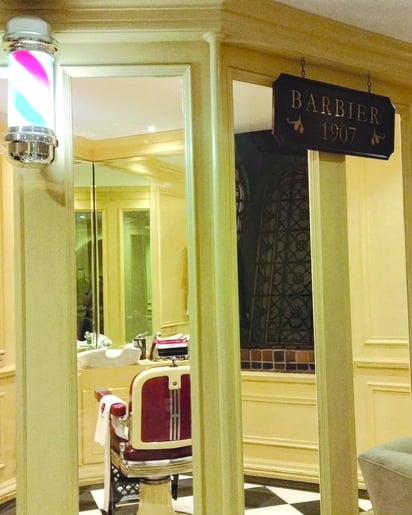 Se exhibe en una cabina la silla de barbero original que usaron cuando ofrecían este servicio, el primer museo en hacerlo.