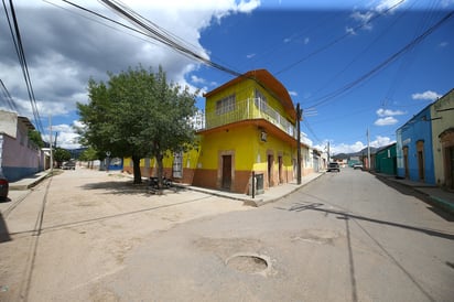 Calles. Varias de las calles de esta comunidad se encuentra pavimentadas y están en buen estado, aunque es poco el tránsito que existe en las mismas no solo de vehículos, sino hasta de transeúntes.