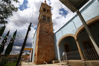 Parroquia. Esta parroquia de San Fermín tiene entre sus historia que aquí fue donde se casaron los padres de Doroteo Arango, mejor conocido como Pancho Villa.