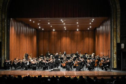 El concierto inició con la ópera 'Los maestros cantores de Núremberg', de Richard Wagner (1813-1883).