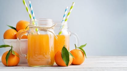 Tomar jugo natural de mandarina todos los días reduce los riesgos de desarrollar cáncer de hígado.