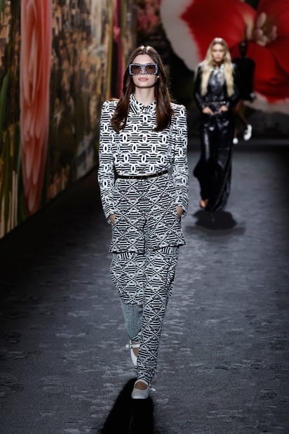 Muchas piezas destacaron el contraste blanco-negro.