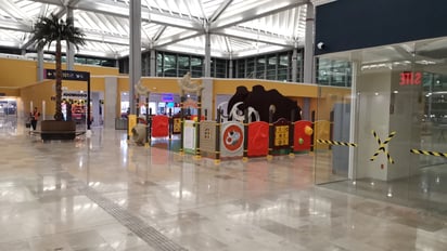 Para niños. Se apreciaron diversas áreas para que los niños pudieran esparcirse mientras se hacía la espera, cerca de las áreas de restaurantes y souvenirs.