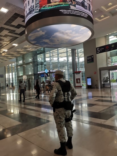 Seguridad. En todas las áreas y pasillos se puede apreciar presencia de personal de la Guardia Nacional.