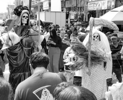 Creencias. Hay quienes acuden con la intención de que se les cumpla un milagro.
