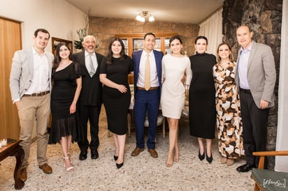 Luisa y Héctor, contentos por la formalización de su noviazgo.