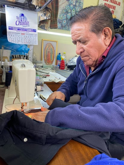 José Francisco López Silva tiene más de 50 años en el oficio de sastre.