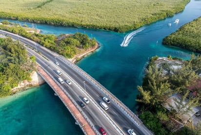 Impresionante vista de las carreteras en la Riviera Maya.