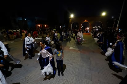 Familiar. Los grupos de peregrinos están compuestos por niños, jóvenes, adultos y adultos mayores.