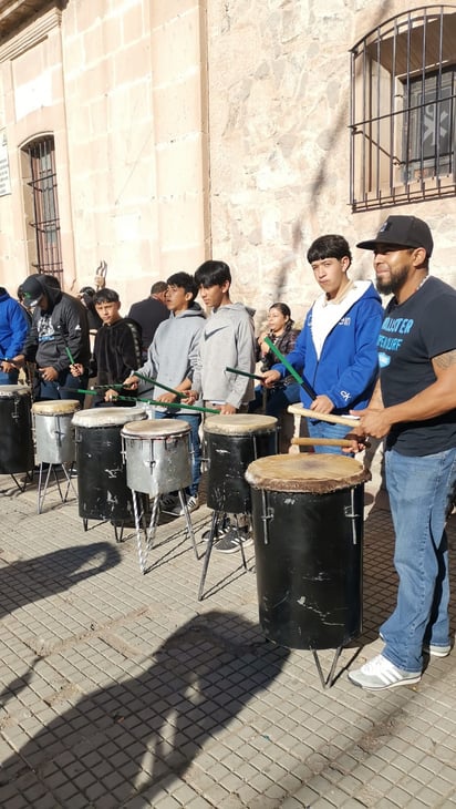 Tradición. Como cada año, miles de duranguenses se dieron cita en el Santuario de la Virgen de Guadalupe para manifestar su agradecimiento y devoción.