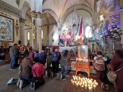  Danzas. No pudieron faltar los danzantes, quienes se preparan desde meses antes para poder bailar frente a la Virgen de Guadalupe.