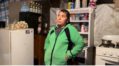 En la casa de la Yolanda Ramos tienen estufa de gas, pero también usan estufa de leña para protegerse del frío cuando es necesario.