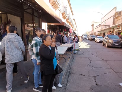 Esperanza. Esperan que en estos últimos días más personas acudan a comprarles.